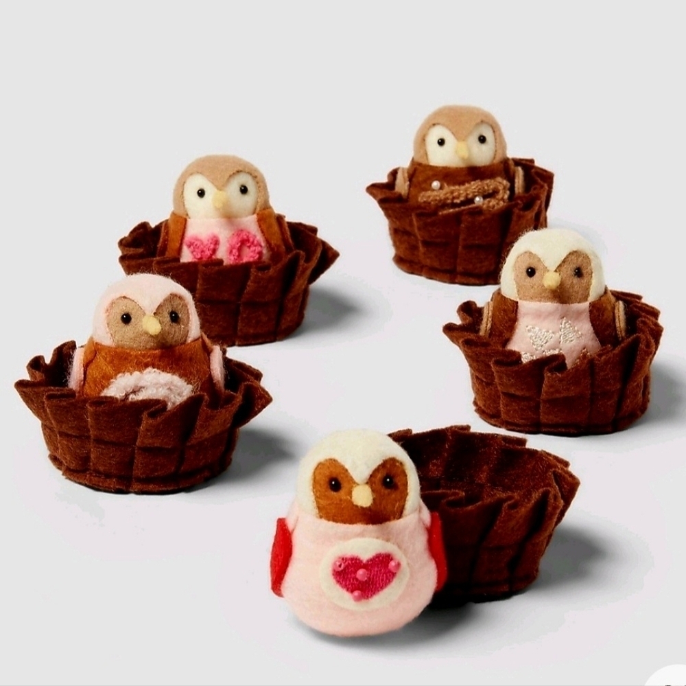 NWT Featherly Friends" Chocolate Box 2025 Valentine's Day Decorative Birds lot